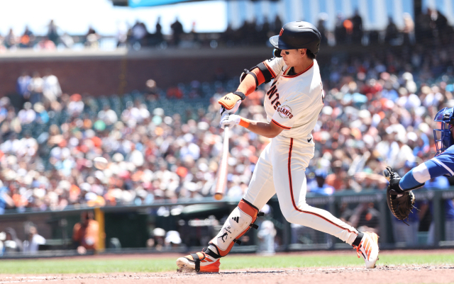 샌프란시스코 자이언츠 이정후가 오라클 파크에서 열린 캔자스시티 로열스와의 경기 3회 말에 2루타를 기록하고 있다. 이매인이미지·연합뉴스