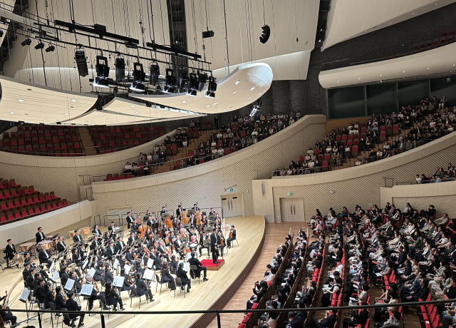 부산시립교향악단은 지난 23일 오후 부산 부산진구 부산콘서트홀에서 제620회 정기 연주회 '뉴 월드'를 콘서트홀 시범 공연으로 개최했다. 김은영 기자