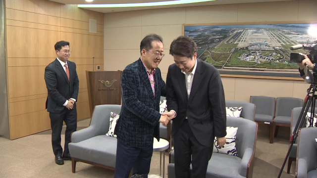 홍준표 전 대구시장이 개혁신당 이준석 대선 후보를 만나고 있다. 연합뉴스