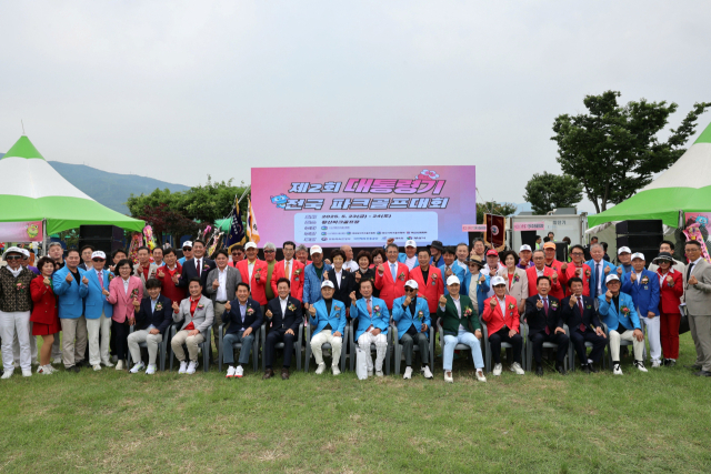 대회를 성공적으로 마무리한 뒤 선수단과 관계자 등이 기념사진을 찍고 있다. 양산시 제공