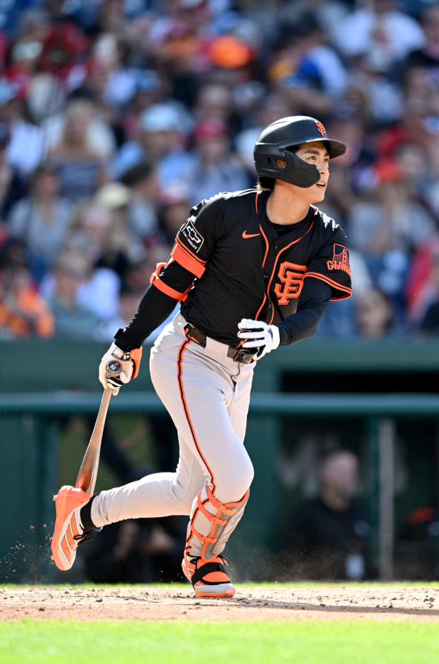 샌프란시스코 이정후가 25일 워싱턴전에서 4회 우전안타를 치고 있다. AFP연합뉴스