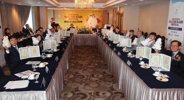 ‘2025 부산 헬시 베이비 페스티벌 조직위원회 출범 및 위촉장 수여식’이 27일 오후 부산 부산진구 롯데호텔부산에서 열렸다. 이재찬 기자 chan@