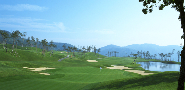 정교한 플레이와 호쾌한 샷이 절묘하게 조화를 이뤄야만 제대로 공략할 수 있는 정산CC 코스. 정산CC 제공