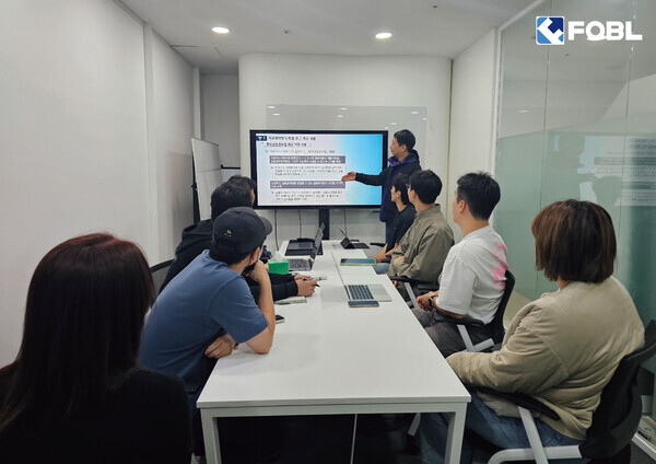 가상자산거래소 포블게이트가 임직원을 대상으로 자금세탁방지 교육을 진행 중인 모습. 포블게이트 제공