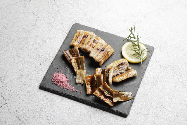 인기 제품인 조미자숙 붕장어. 우진물산 제공