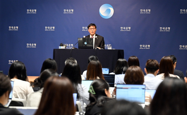 이창용 한국은행 총재가 29일 서울 중구 한국은행에서 열린 금융통화위원회 금리 결정에 대한 기자간담회에서 발언하고 있다. 연합뉴스