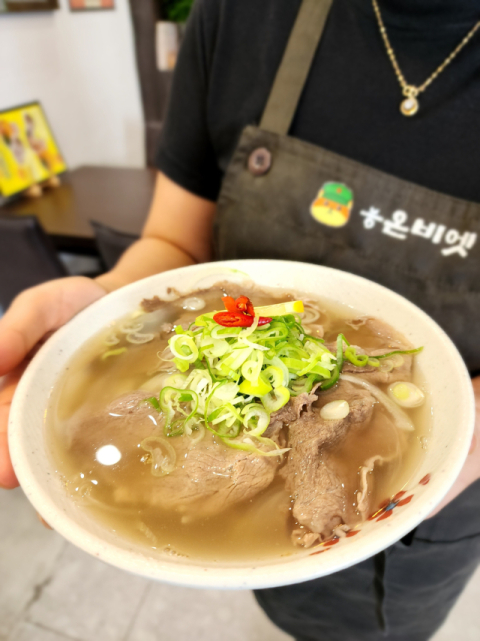 ‘응온비엣’의 소고기 씰국수.