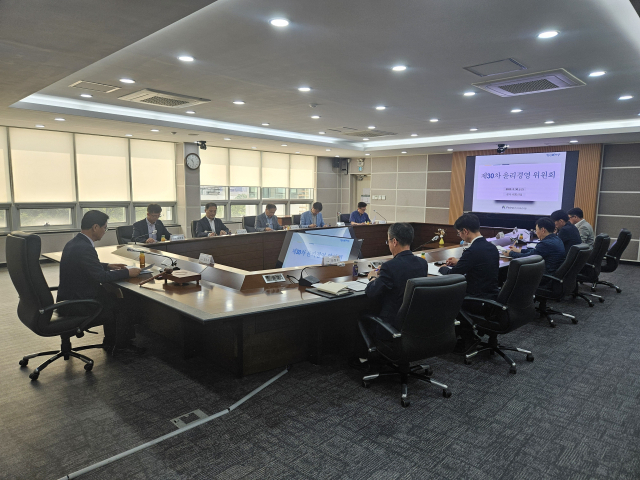 최춘식 한국석유관리원 이사장이 위원회 회의를 진행하고 있다(석유관리원 대회의실). 석유관리원 제공