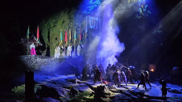 5월 한 달간 총 10회에 걸쳐 진주성 의암 일원에서 개최된 실경역사뮤지컬 ‘의기논개’가 관람객들의 뜨거운 호응 속에 막을 내렸다. 김현우 기자