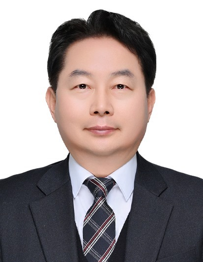 최근 환경영향평가사에 합격한 이두영 과장. 양산시 제공