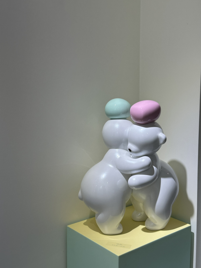 부산 동구 낭만시간연구소에서 전시 중인 변대용의 작품 중에서. 김은영 기자