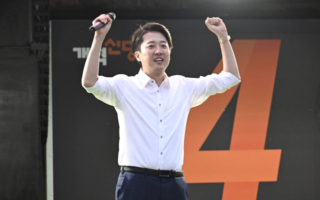 개혁신당 이준석 대선 후보가 2일 대구 수성구 수성못 상화동산에서 피날레 유세하고 있다. 연합뉴스