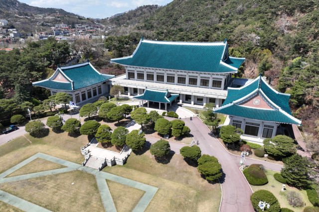 3일 더불어민주당 이재명 대선후보의 당선이 확실시되면서 차기 대통령 집무실 위치가 주목받고 있다. 서울 종로구 청와대 일대 모습. 연합뉴스