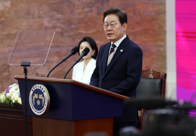 이재명 대통령이 4일 서울 여의도 국회에서 열린 제21대 대통령 취임선서식에서 취임 연설을 하고 있다. 연합뉴스