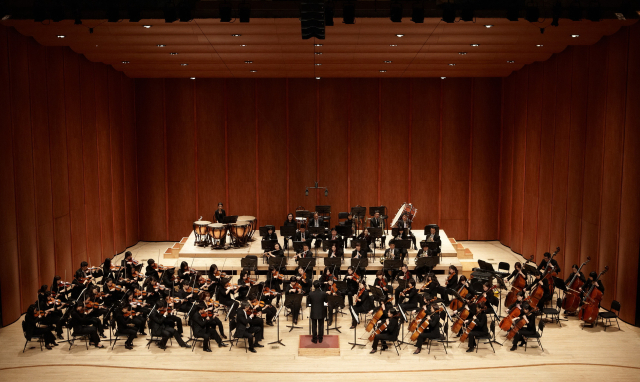 부산의 공연기획사 ‘부산문화’가 창립 30주년을 맞아 ‘오케스트라와 함께하는 오페라 여행’을 무대에 올린다. 사진은 이번 공연에서 연주를 맡은 아르떼 오케스트라. 부산문화 제공.