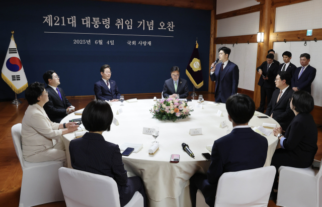 국민의힘 김용태 비대위원장이 4일 서울 여의도 국회 사랑재에서 열린 제21대 대통령 취임 기념 오찬에 참석해 발언을 하고 있다. 연합뉴스