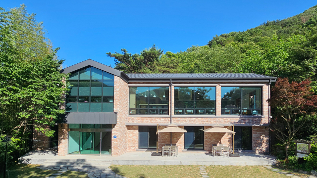 (주)큐라이트에서 사원연수 목적으로 신축한 ‘토끼와 옹달샘’. 큐라이트 제공