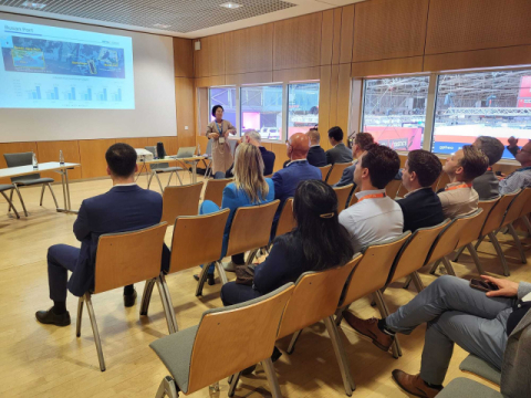 독일 뮌헨 물류박람회에서 발표 중인 BPA 유럽대표부 신진선 대표