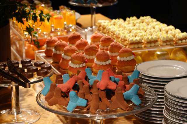 행사장에 마련된 다양한 디저트류. 방파제 모양의 테트라포드 초콜릿은 인기가 많다. 조경건 부산닷컴 기자