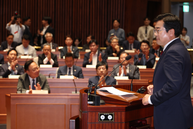 박찬대 더불어민주당 대표 권한대행 겸 원내대표가 5일 서울 여의도 국회에서 열린 의원총회에서 발언하고 있다. 연합뉴스