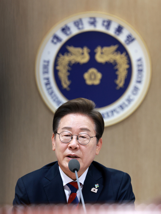 이재명 대통령이 5일 서울 용산 대통령실 청사에서 열린 첫 국무회의에서 발언하고 있다. 연합뉴스