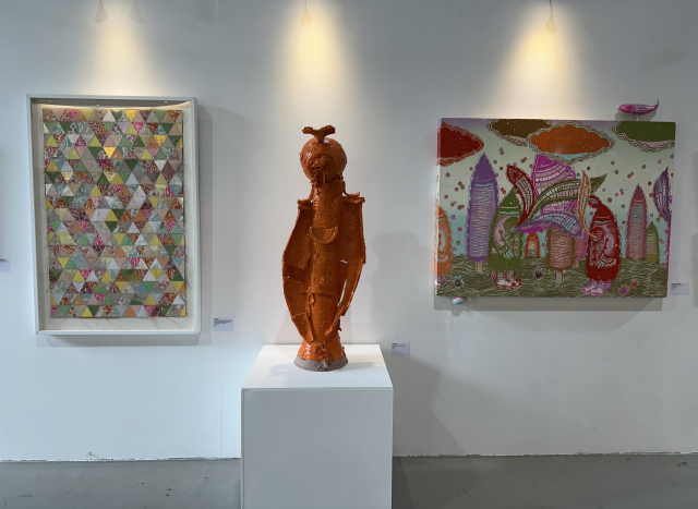 부산 기장군 기장읍 유니온 갤러리 개관 기념 '토마스 캠벨-Kook in, Kook out' 전시 전경. 김은영 기자