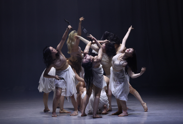 ‘하얀 밤’(Nuit Blanche) 공연 모습. 부산국제무용제 제공