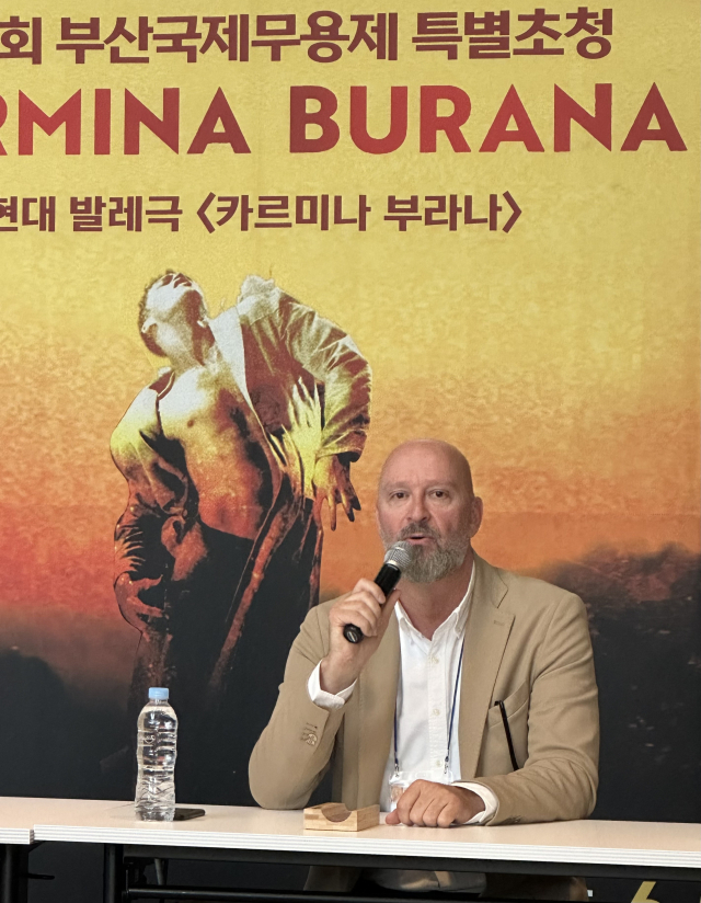 5일 공연에 앞서 열린 기자 간담회에서 헝가리 세게드 컨템포러리 발레단(SCDC)의 예술감독 겸 무용수·안무가인 터마시 유로니츠. 김은영 기자