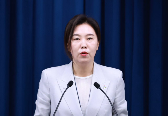 강유정 대통령실 대변인이 9일 서울 용산 대통령실 청사에서 대통령경호처 인사 관련 현안 브리핑을 하고 있다. 연합뉴스