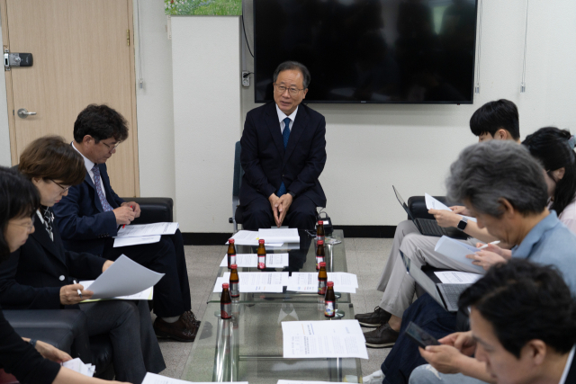 김석준 부산시교육감이 10일 오전 11시 부산시교육청 기자실에서 ‘회계사고 근절을 위한 종합 개선대책’을 발표하고 있다. 부산시교육청 제공