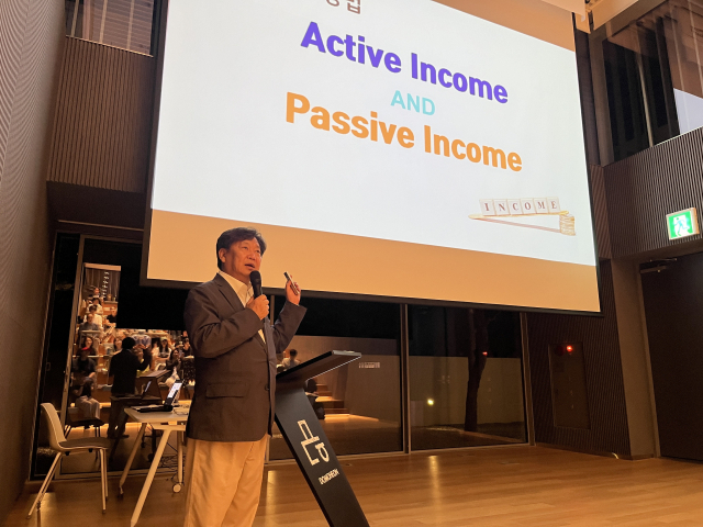 지난 5일 ‘도모헌 부산학교’ 강연자로 나선 존리의 부자학교 존 리 대표. (재)부산여성가족과 평생교육진흥원 제공.