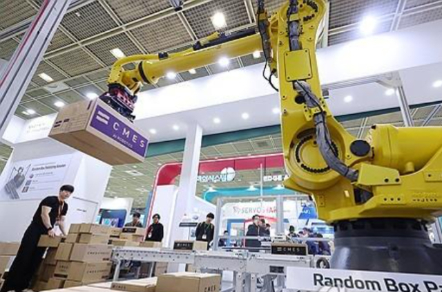 인공지능 AI 도입 적용. 물품 분류·전달에 적용된 AI 시스템 시연 장면. 연합뉴스