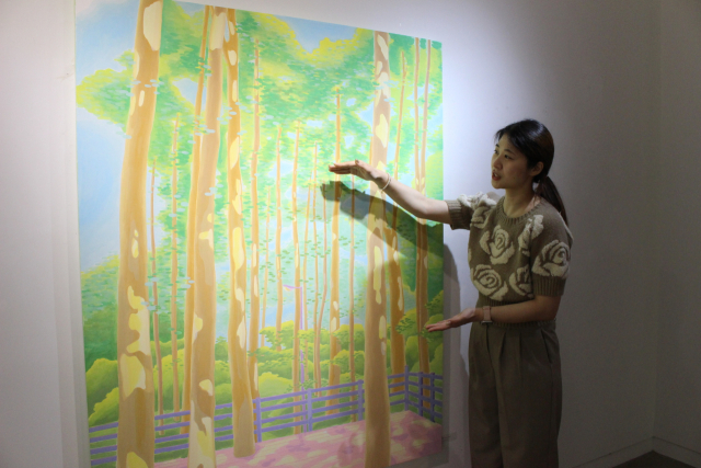 쏠트갤러리에서 작가를 직접 만나 작품에 대한 이야기를 들을 수 있다. 양서윤 작가 도슨트 시간. 김효정 기자