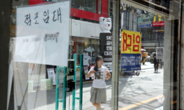 지난해 부산 금정구 부산대 앞 상가 점포 곳곳에 임대 안내문이 붙어 있다. 정종회 기자 jjh@