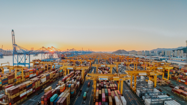 증가하던 부산 지역 수출이 지난달 다시 감소세로 돌아섰다. 부산항 신항 전경. 부산일보DB