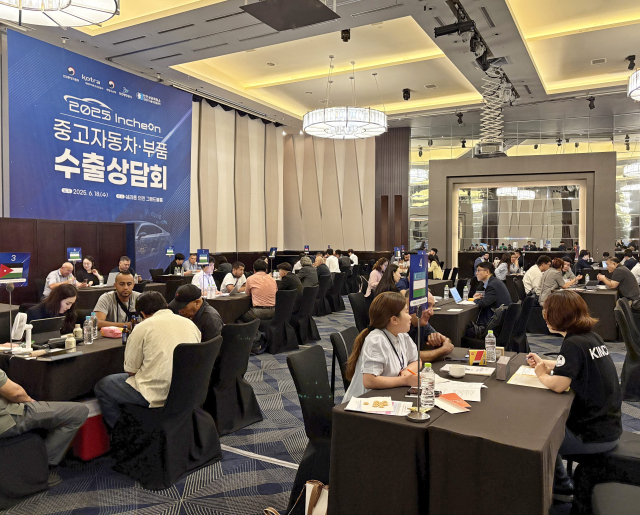 ‘2025 인천 중고자동차-부품 수출상담회’에서 중소기업 수출 상담이 진행되고 있다. 인천항만공사(IPA) 제공