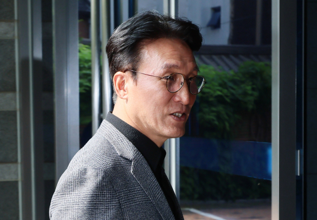 김민석 국무총리 후보자가 18일 서울 종로구 통의동 금융감독연수원에 마련된 청문회 준비단 사무실로 출근하고 있다. 연합뉴스