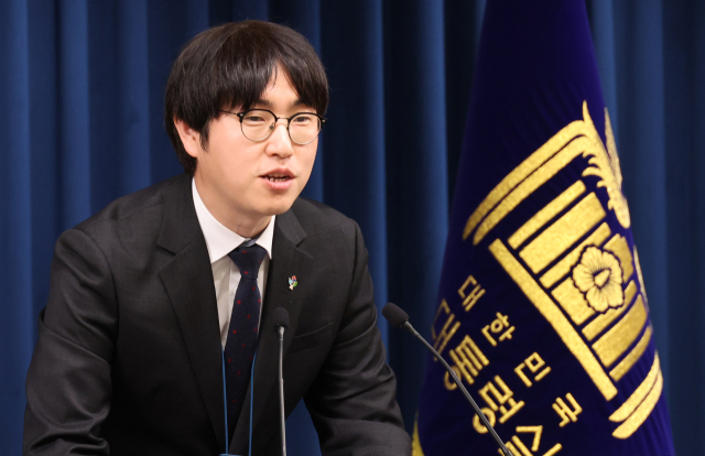 하정우 AI미래기획수석이 19일 용산 대통령실에서 이공계특별법 관련 브리핑을 하고 있다. 연합뉴스