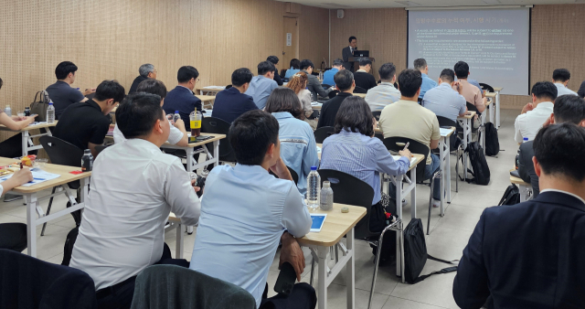 법무법인 광장 박정현 변호사가 미국의 해운·조선업 제재에 대한 법적 시사점에 대해 강연하고 있다. 해양진흥공사 제공