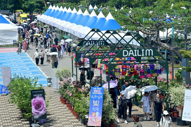 ‘2025 대한민국 정원산업박람회 in 진주’가 22일 성황리에 폐막했다. 개막 이후 악천후에도 5일 만에 관람객 20만 명을 돌파했으며, 평일에도 평균 2만 명 이상 방문해 전국적인 관심과 열기를 증명했다. 진주시 제공