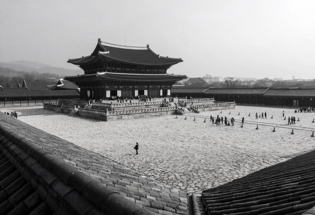 특별전1 중에서 정명식, Gyeongbokgung, beyond the royal palace, 2015. 사진나무숲 제공