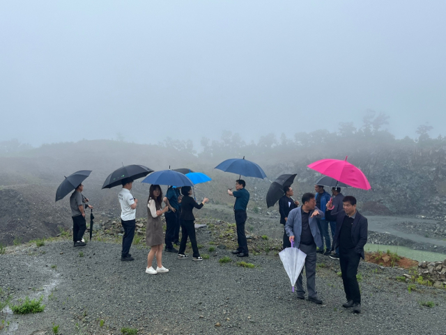 거게경찰서는 지난 24일 현 청사 소재지인 옥포동 주민과 지역 정치인을 초청해 새 청사 이전 추진과정 설명회를 열었다. 거제경찰서 제공