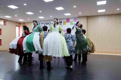 부산문화회관에서 열린 청년 창작 연극 로미오와 줄리엣 제작 발표회 모습