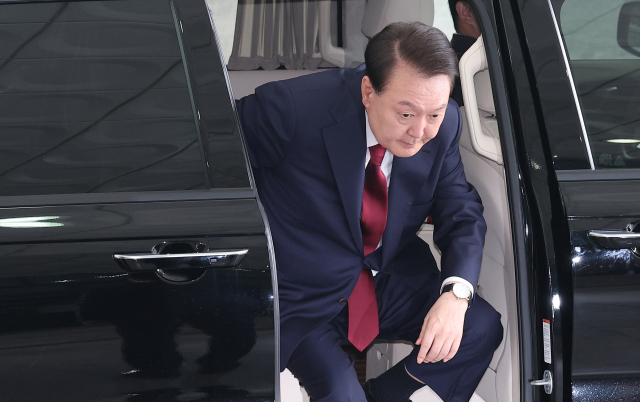 윤석열 전 대통령이 28일 피의자 신분으로 내란특검 조사를 받기 위해 서울 서초구 서울고검 청사로 출석하고 있다. 연합뉴스