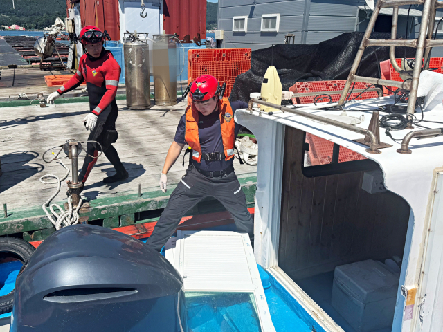 29일 오후 2시께 통영시 풍화리 향촌항 인근 해상에서 2t급 양식장 관리선이 주변 양식장 시설과 충돌해 70대 선장이 숨졌다. 통영해양경찰서