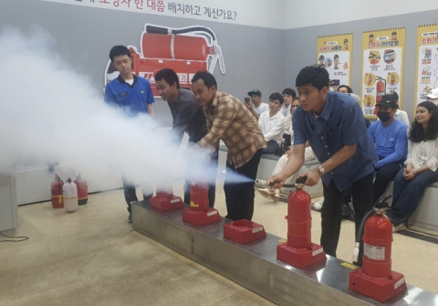 소화기 훈련 장면