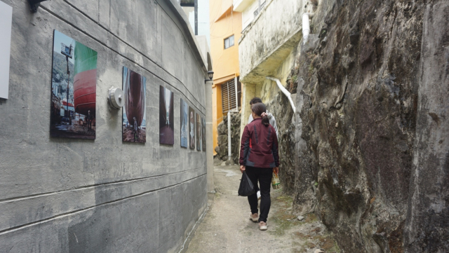 비주류사진관 제31회 사회참여전 '[삶을 잇는] 골목 사진전' 전시 모습. 정남준 제공