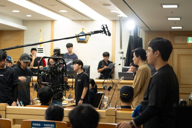 관객 337만 명으로 2025년 상반기 흥행 1위를 기록한 영화 '야당'의 부산지방법원 서부지원 촬영 현장. 부산영상위원회 제공
