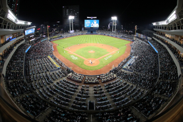 경남 창원시 마산회원구에 있는 NC 다이노스 홈구장인 ‘창원NC파크’ 전경. 창원시 제공