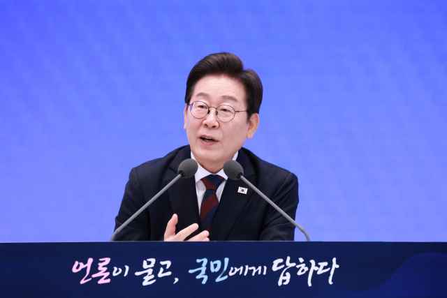 이재명 대통령이 3일 청와대 영빈관에서 열린 '대통령의 30일, 언론이 묻고 국민에게 답하다' 기자회견에서 발언하고 있다. 연합뉴스